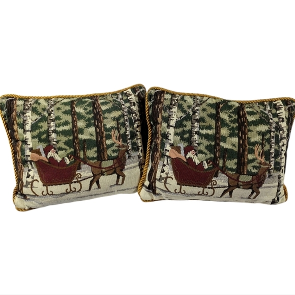 Vintage Set of 2 Santa and Sleigh Tapestry Throw‎ Pillows - Picture 1 of 9